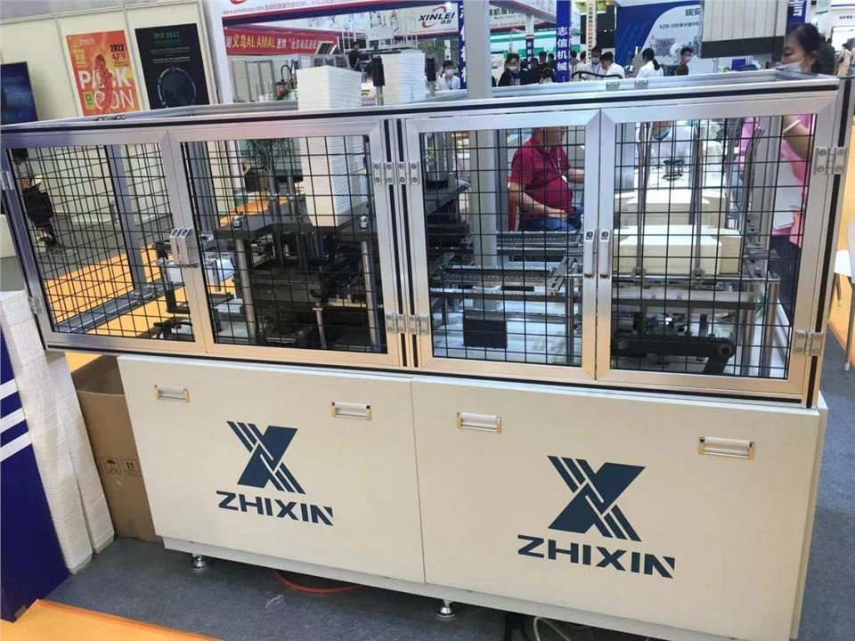 Macchina per lo stampaggio di scatole per laminazione di bordi